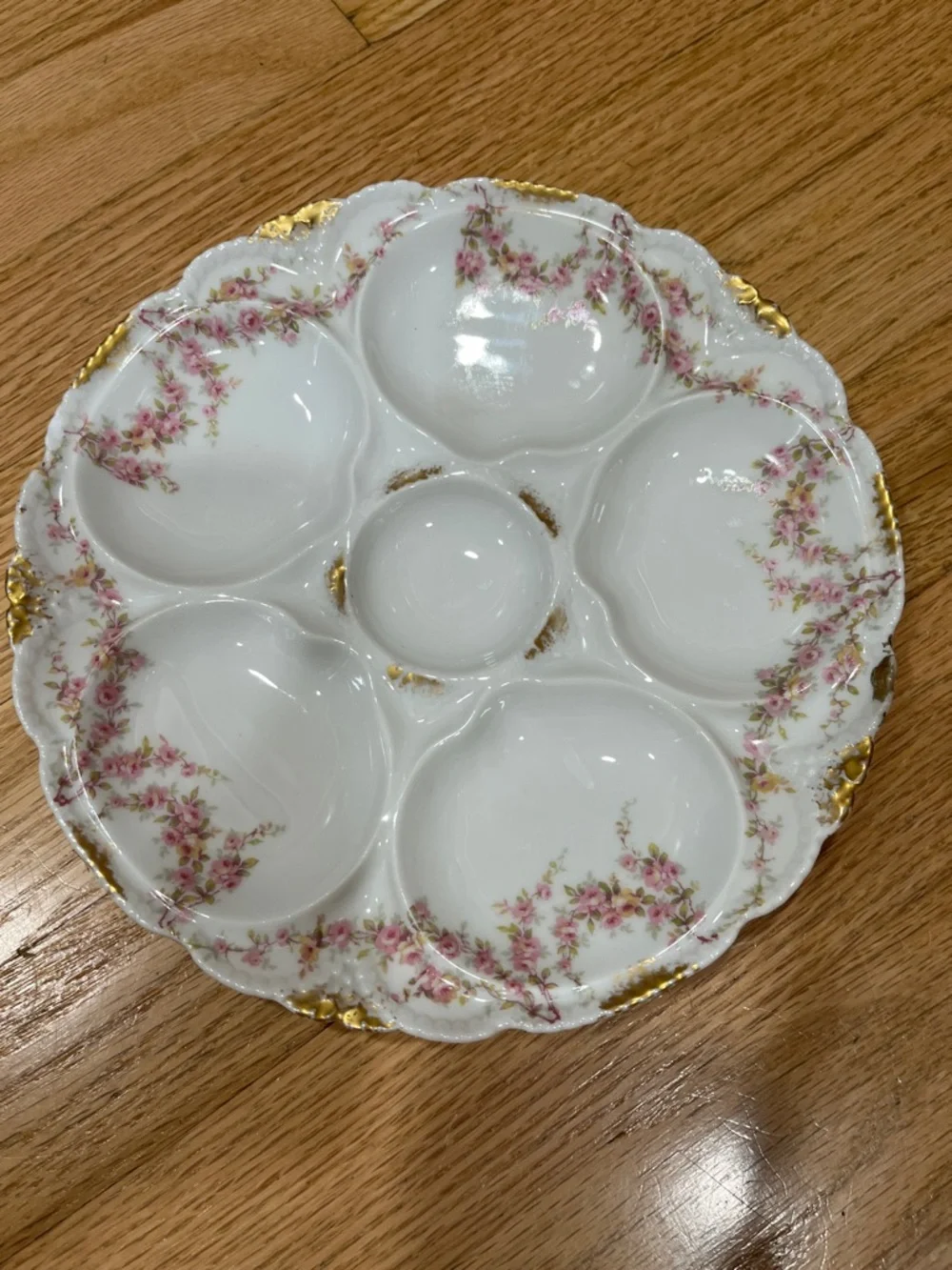 Limoges White Porcelain Floral Oyster Plate with Pink Rose Sprays and Gold Trim - Picture 11 of 12